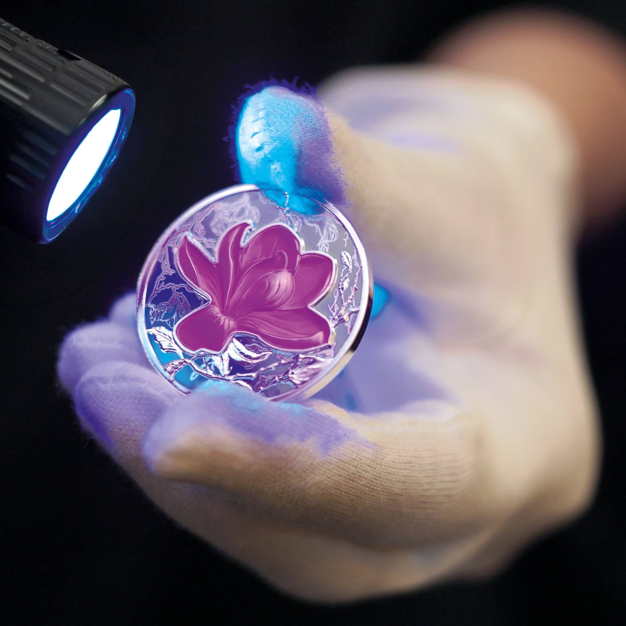 A coin that “blooms” in the sun. Mennica Polska surprises collectors